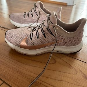 GUC Nike tennis shoes